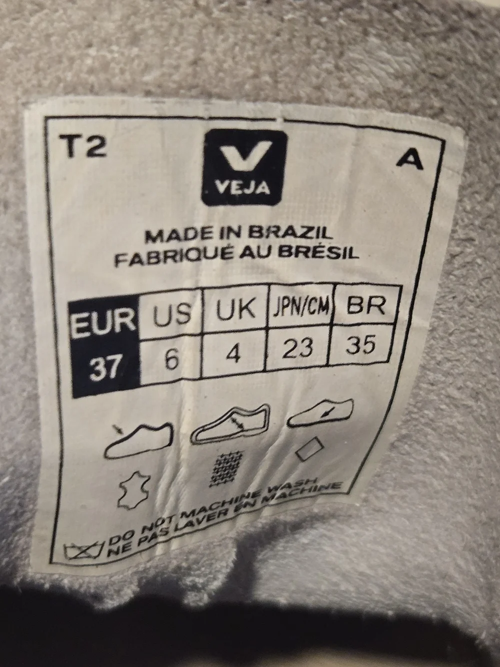 Veja comfortable white